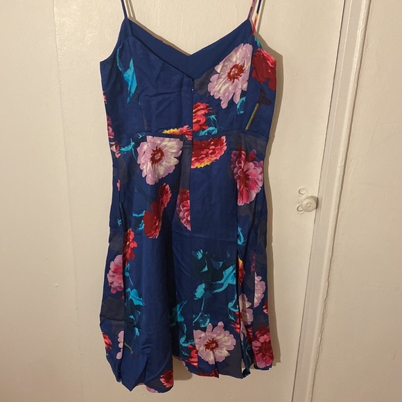Banana Republic blue dress with large florals - Picture 3 of 3